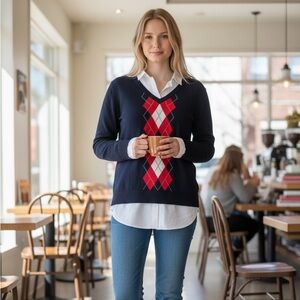 Tommy Hilfiger Women's Navy and Red V-Neck Sweater